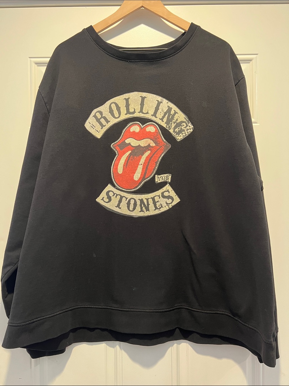 the Rolling Stones Black Crewneck Sweatshirt with Red Logo Size: XXL